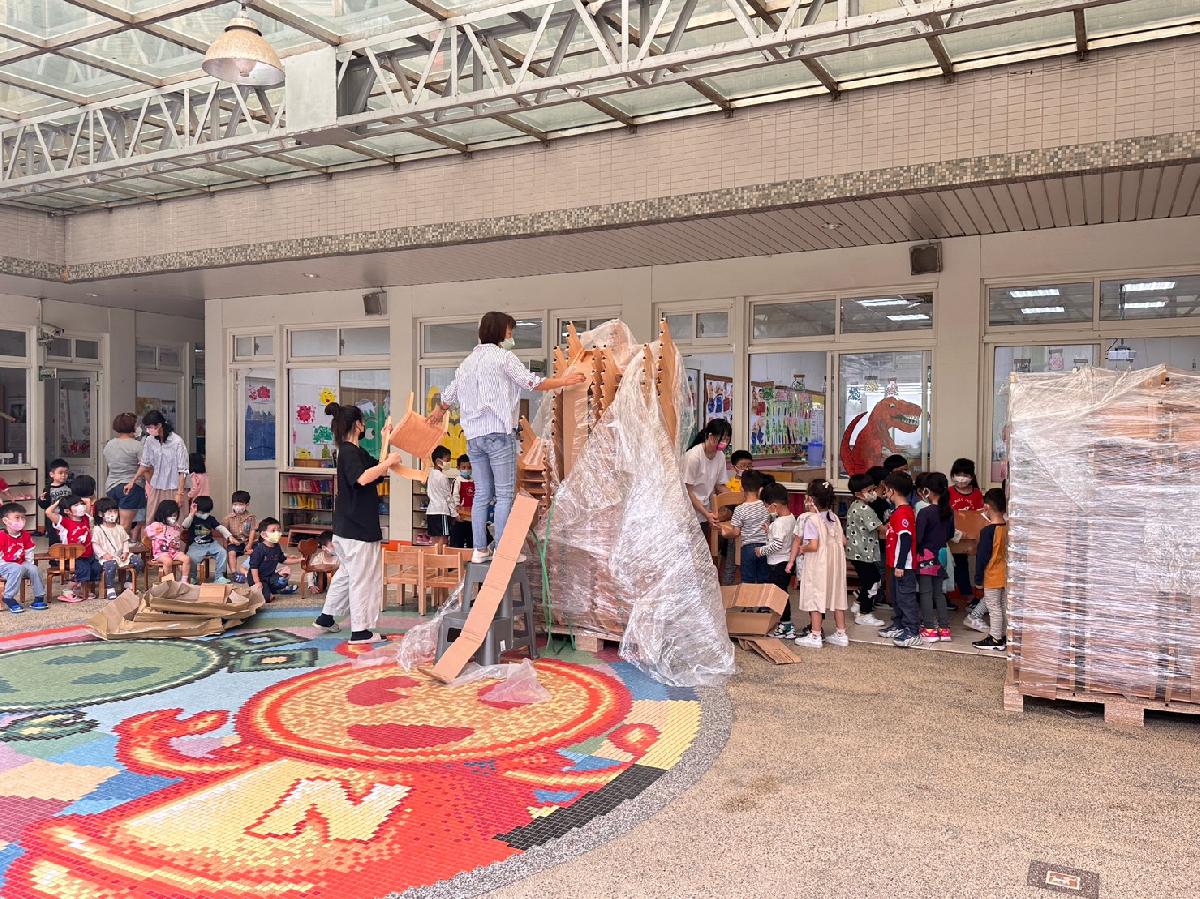 111-11-18~園方新添購桌椅和教具櫃 111-11-18~園方新添購桌椅和教具櫃