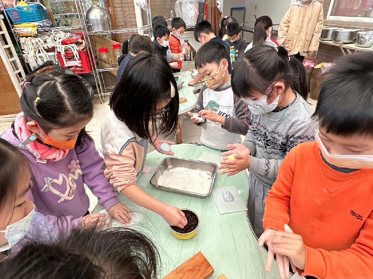 歡慶天穿日diy五色粄 (2) 歡慶天穿日diy五色粄 (2)