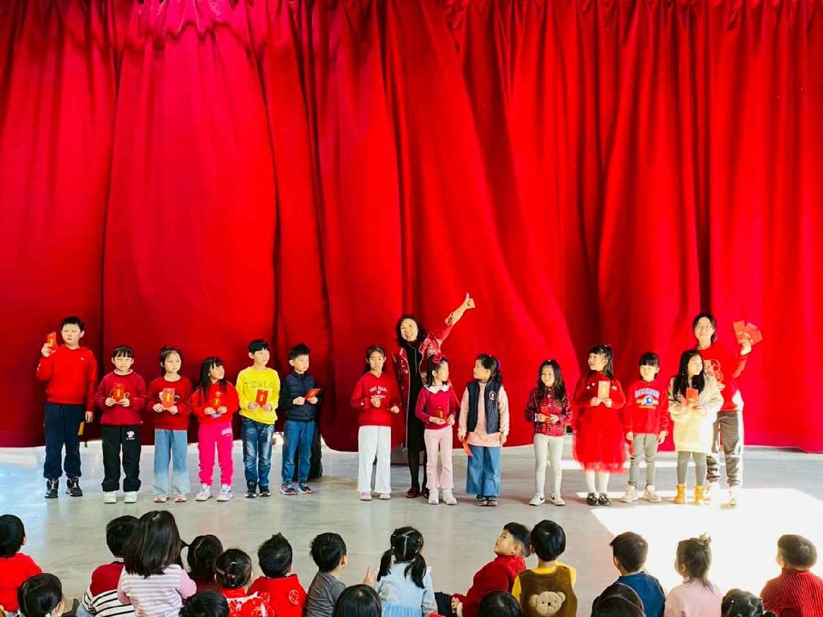 新學屋安親班期末獎學金頒獎~ (29)