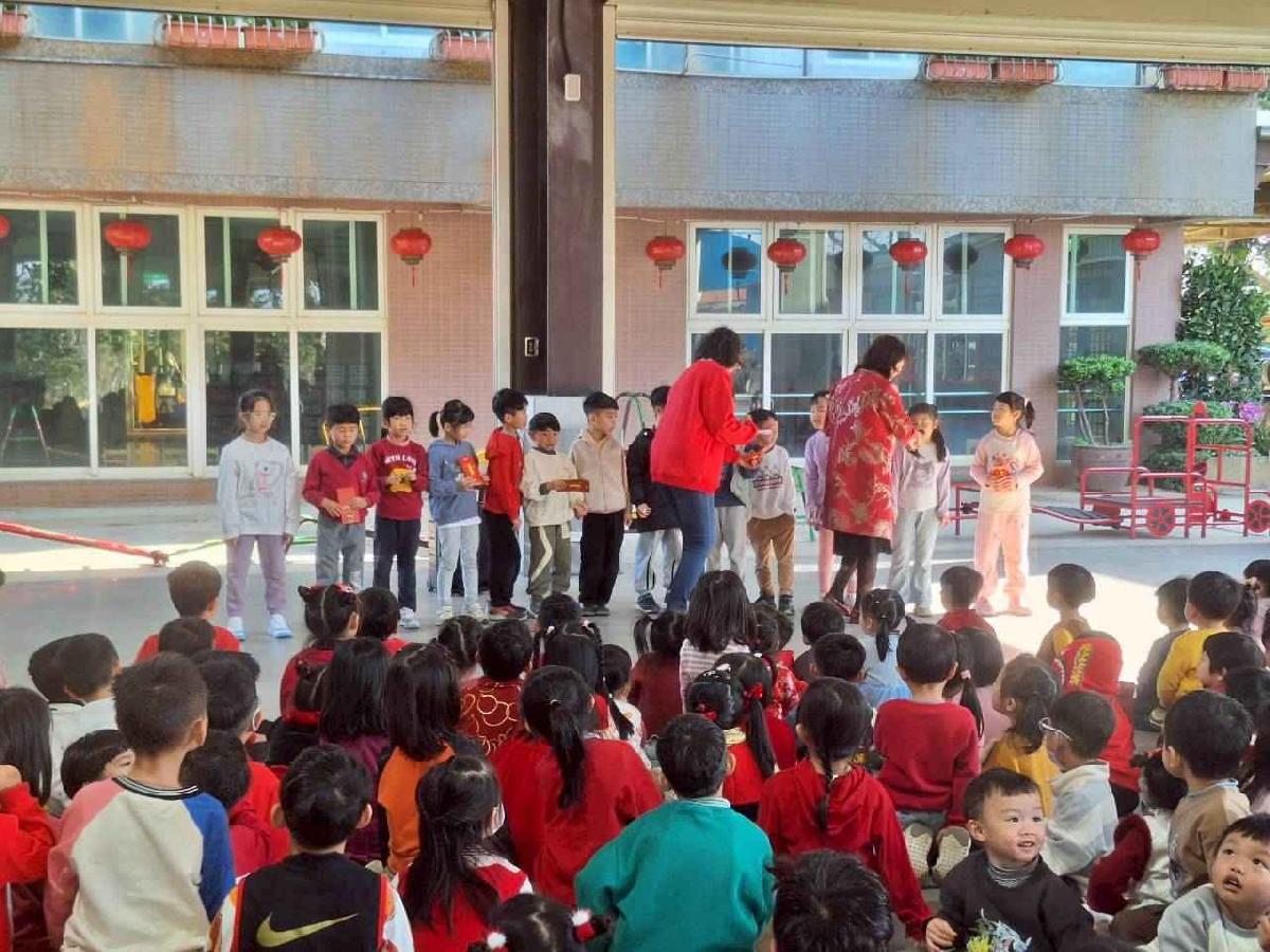 新學屋安親班期末獎學金頒獎~ (2)