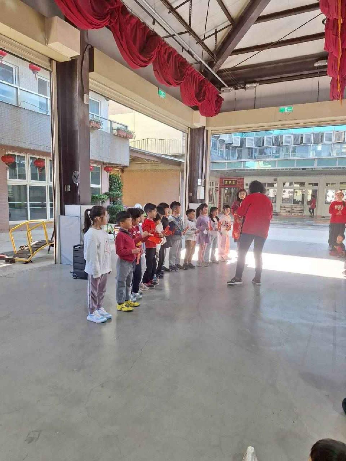 新學屋安親班期末獎學金頒獎~ (3)