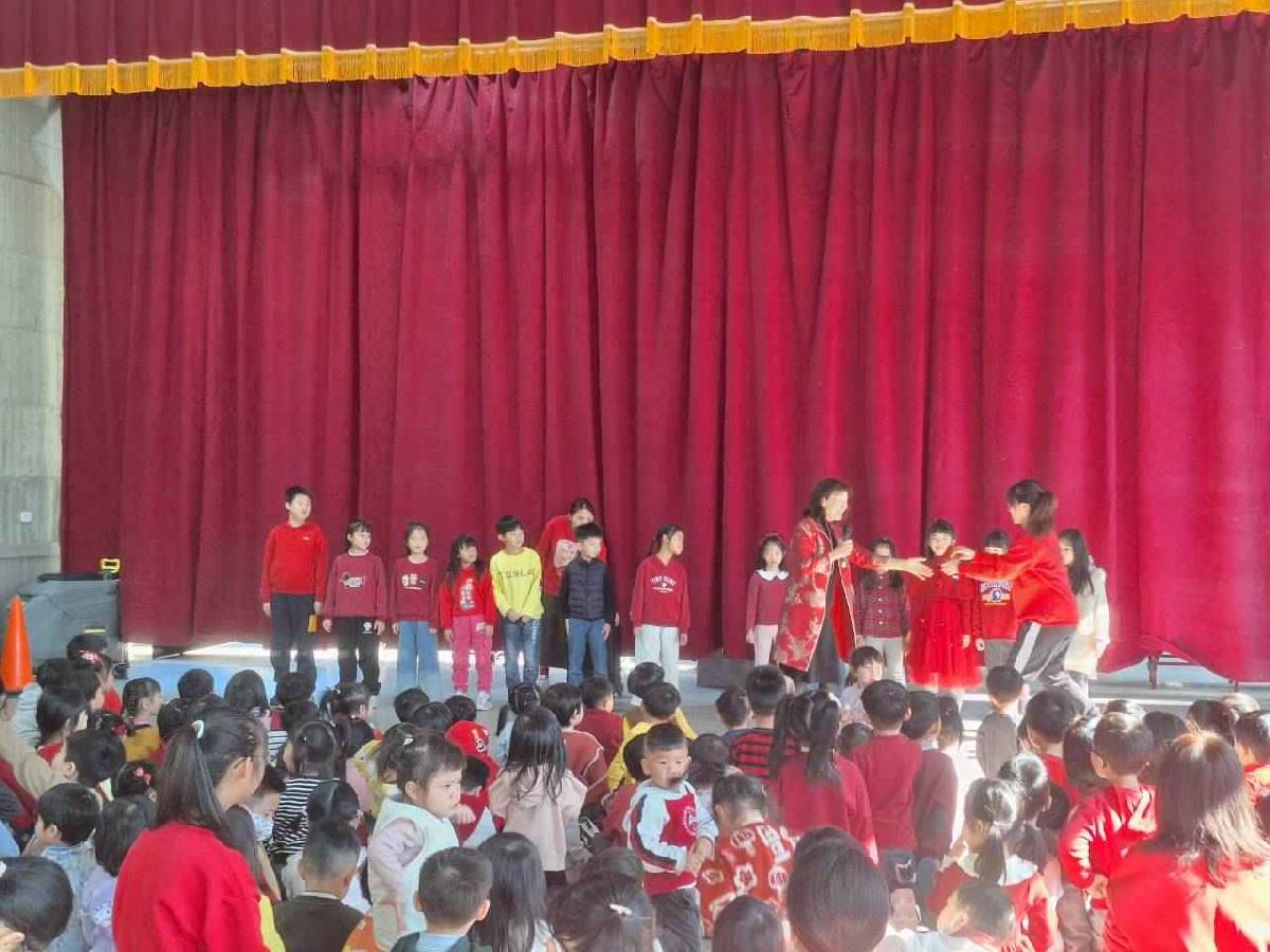 新學屋安親班期末獎學金頒獎~ (4)