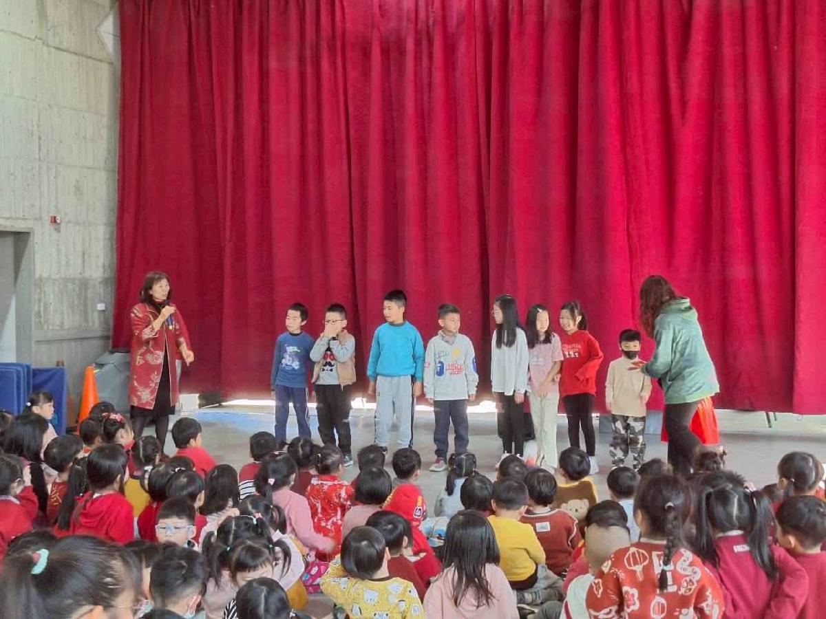 新學屋安親班期末獎學金頒獎~ (7)