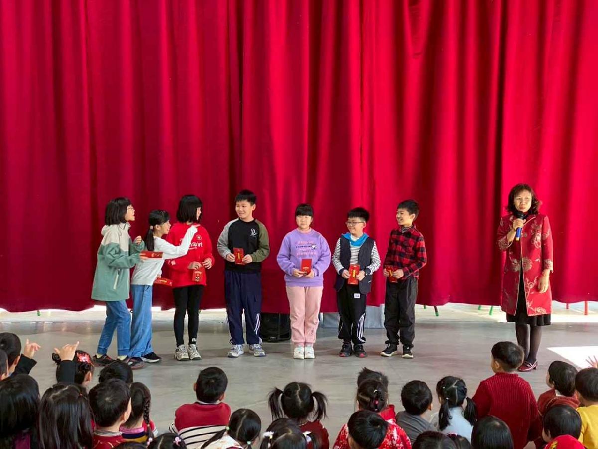 新學屋安親班期末獎學金頒獎~ (10)