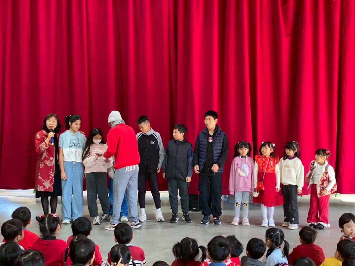 新學屋安親班期末獎學金頒獎~ (12)