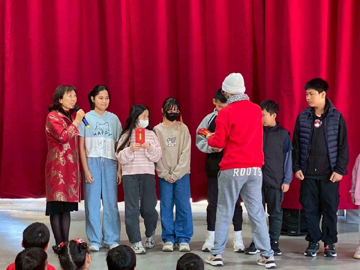 新學屋安親班期末獎學金頒獎~ (13)