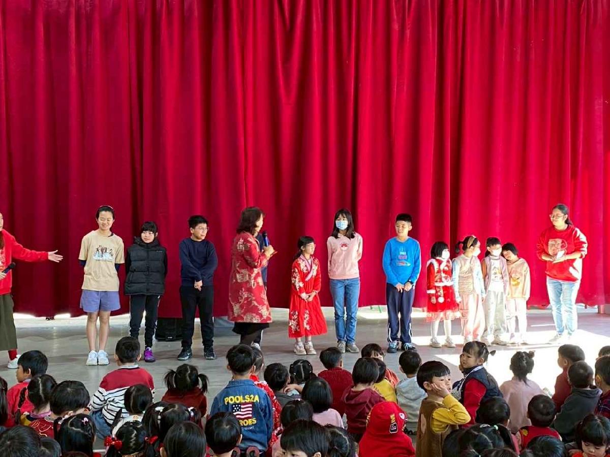 新學屋安親班期末獎學金頒獎~ (16)