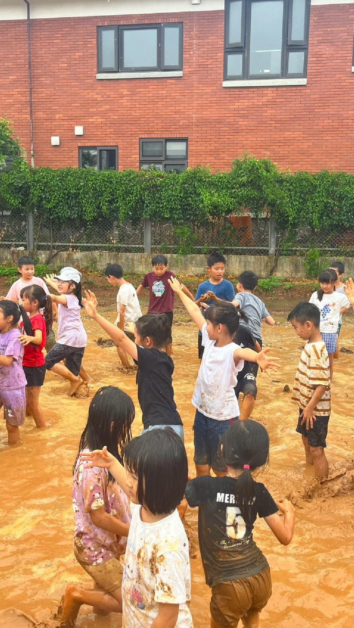 115-8-24-安親班田裡泥巴賽 (16)